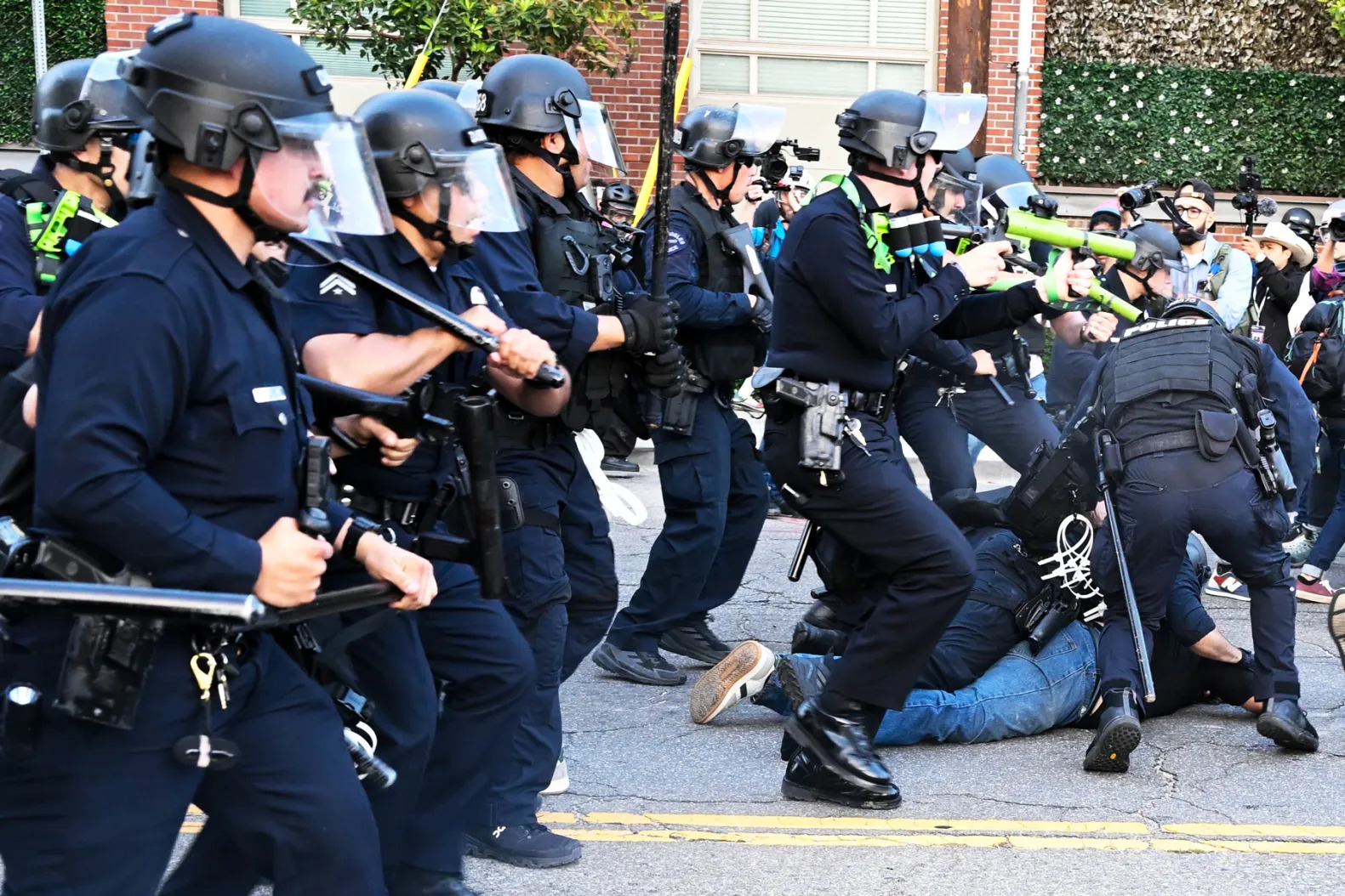 ice-arrests-woman-LA.jpg